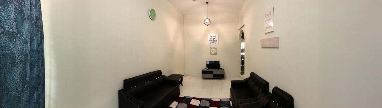 Cempaka Homestay Muar Exterior photo