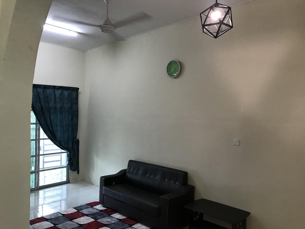 Cempaka Homestay Muar Exterior photo